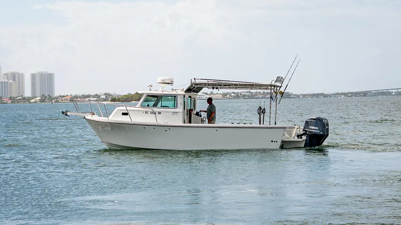  Yacht Photos Pics 2018 Parker - Exterior profile on the water