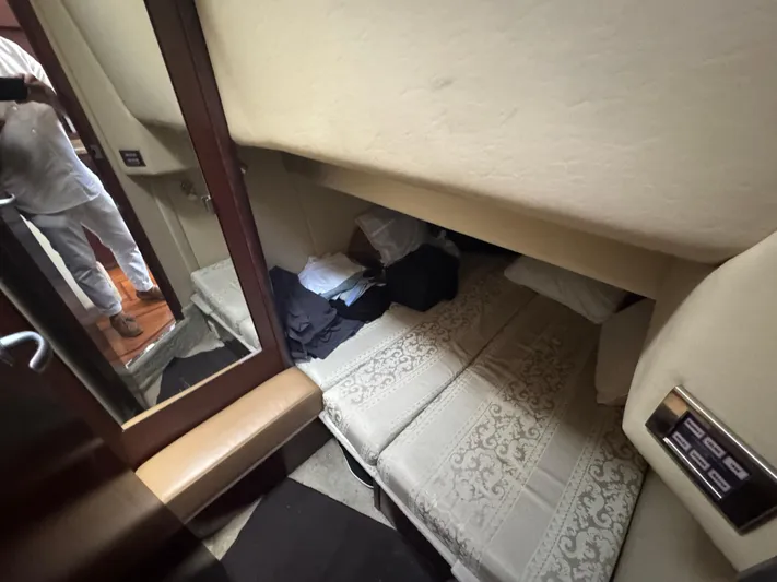  Yacht Photos Pics Interior cabin of 2007 Sea Ray 360 Sedan with bed and mirror.