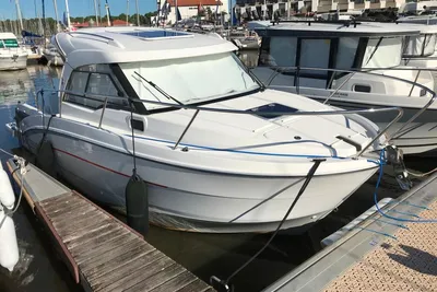 2017 Beneteau Antares 8 OB