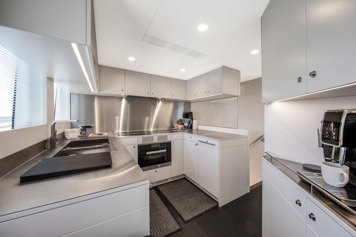 2019 Van der Valk 104 