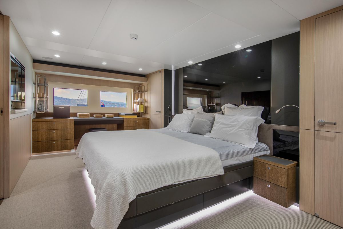 2019 Van der Valk 104 