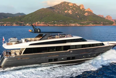 Van der Valk Semi Displacement