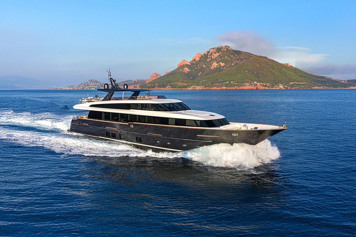 2019 Van der Valk 104 