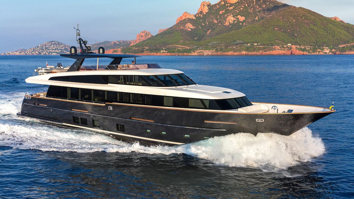 2019 Van der Valk 104 