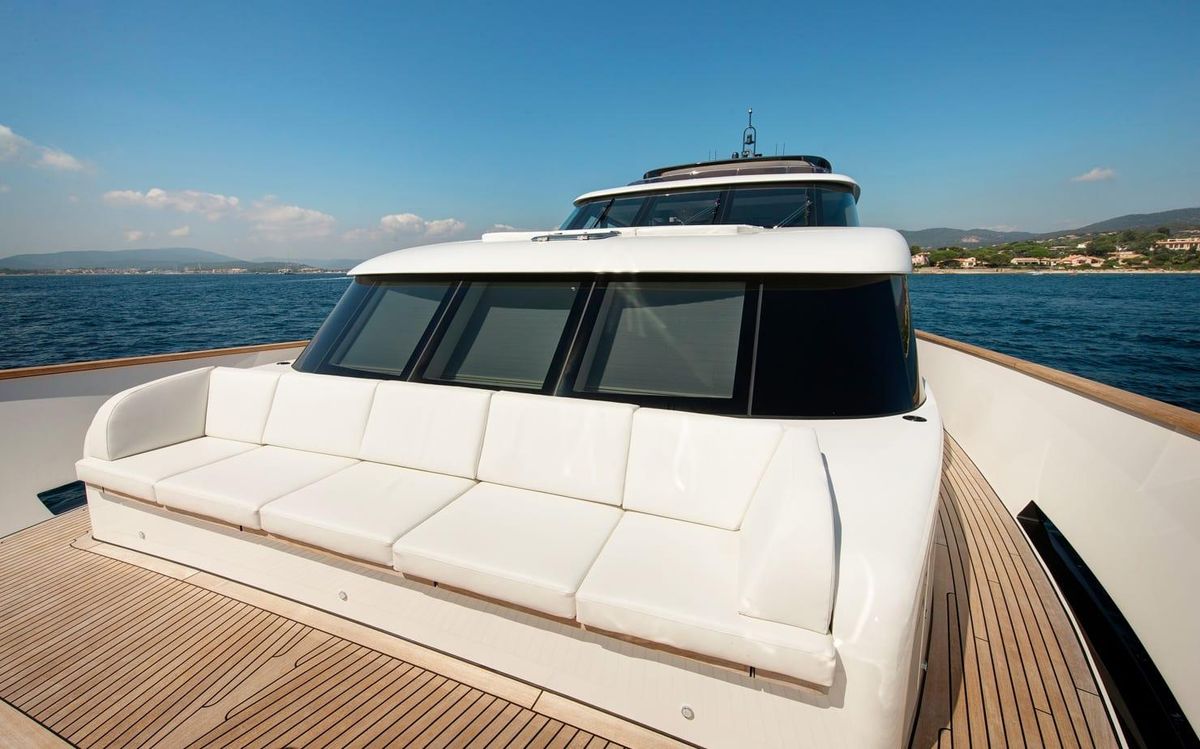 2019 Van der Valk 104 