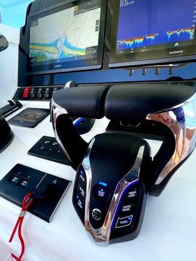 Side Piece Yacht Photos Pics 