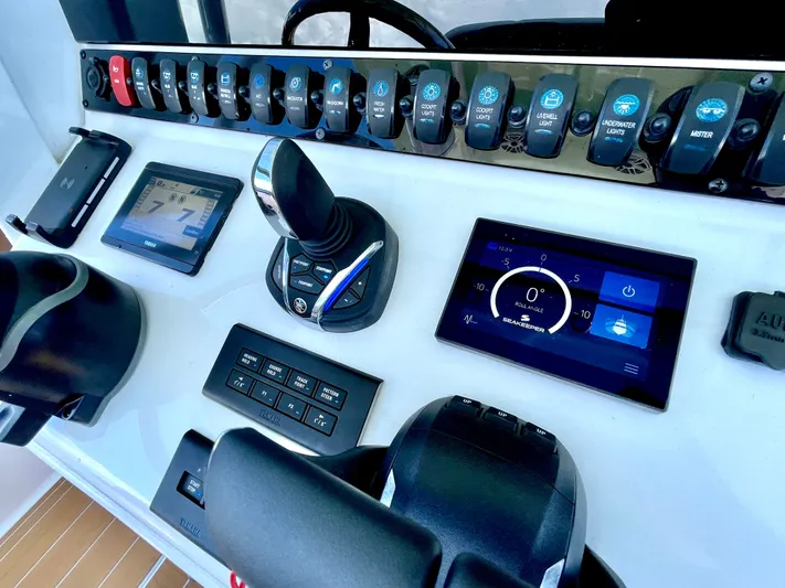 Side Piece Yacht Photos Pics 