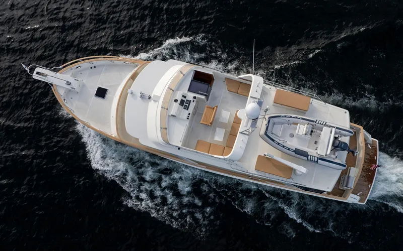 L'apache Yacht Photos Pics 