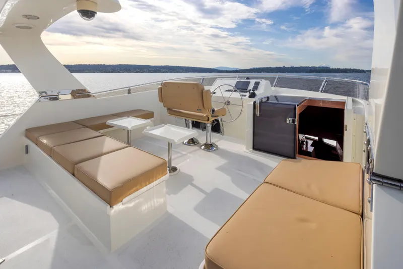 L'apache Yacht Photos Pics Luxurious 2006 Alaskan 65 Flushdeck yacht with spacious seating and scenic ocean view.