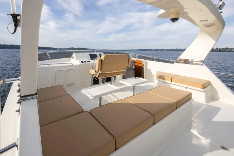 L'apache Yacht Photos Pics 