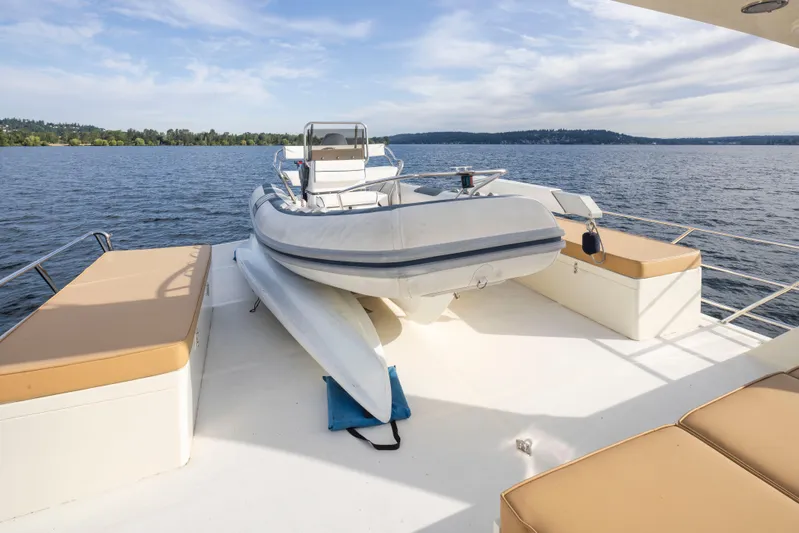 L'apache Yacht Photos Pics 