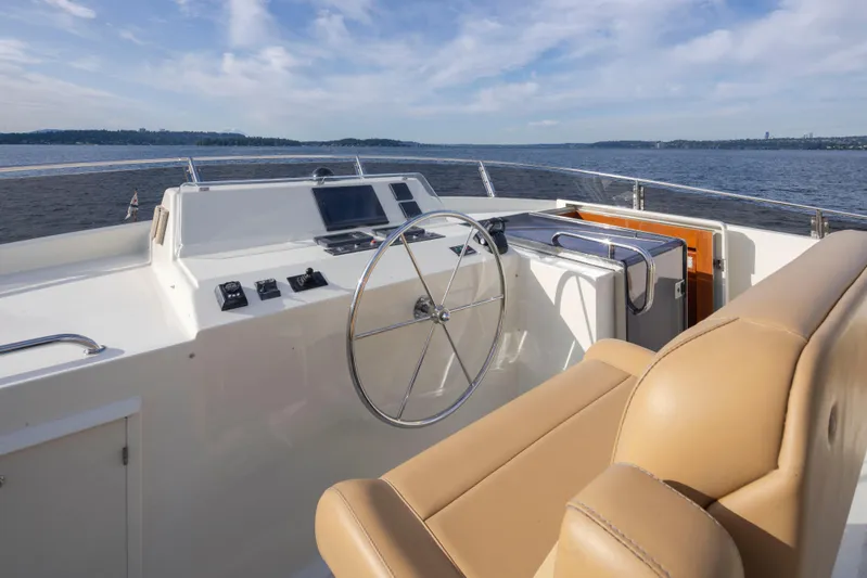 L'apache Yacht Photos Pics 