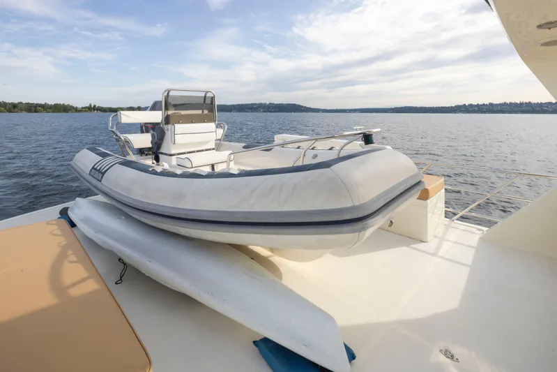 L'apache Yacht Photos Pics 