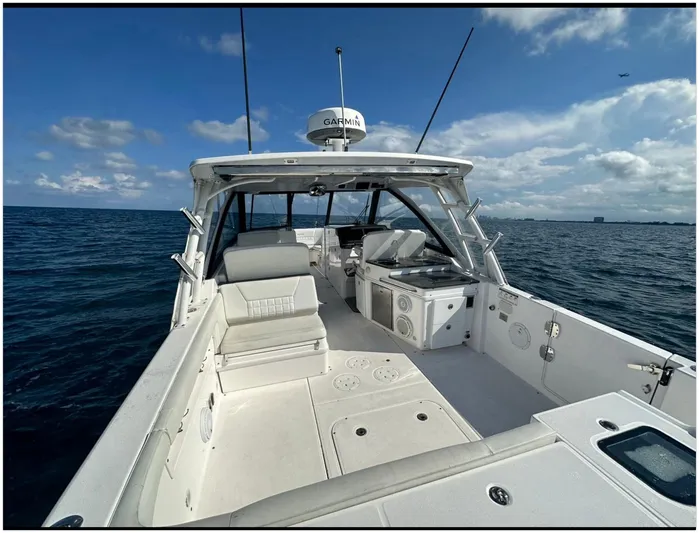  Yacht Photos Pics 2019 Everglades 340 DC boat on open water, featuring spacious deck and seating.