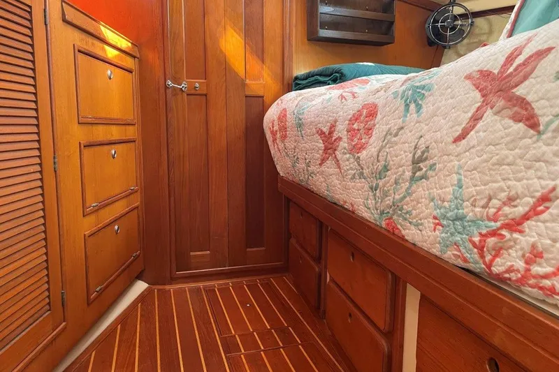 Dream Flower Yacht Photos Pics 1995 Island Packet 40 forward cabin teak and holly floor