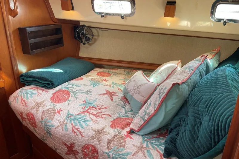 Dream Flower Yacht Photos Pics Comfortable Pullman berth on a 1995 Island Packet 40