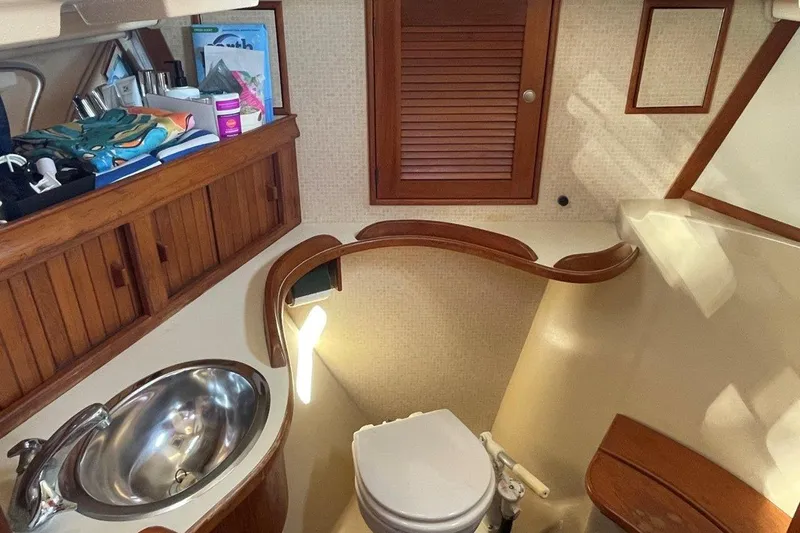 Dream Flower Yacht Photos Pics 1995 Island Packet 40 forward head