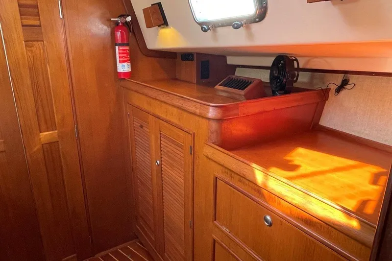 Dream Flower Yacht Photos Pics 1995 Island Packet 40 forward cabin