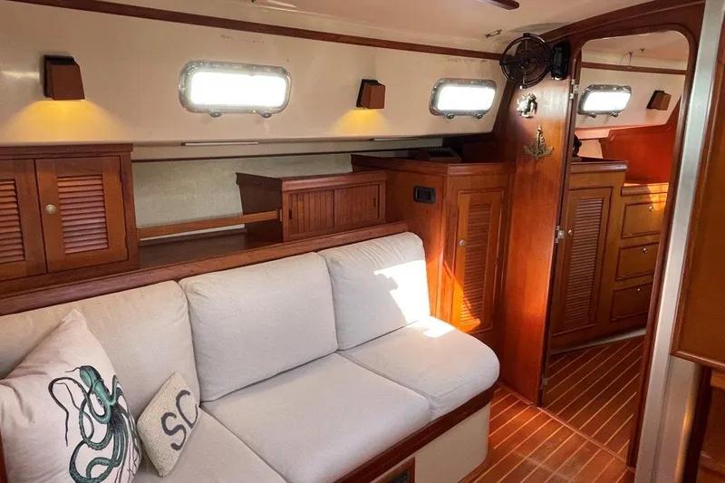 Dream Flower Yacht Photos Pics 1995 Island Packet 40 port side seating