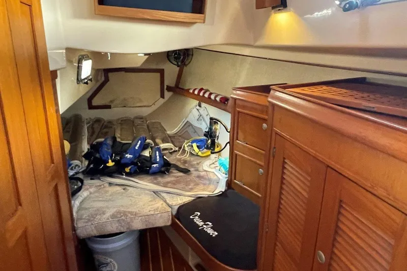 Dream Flower Yacht Photos Pics 1995 Island Packet 40 aft cabin