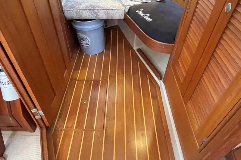 Dream Flower Yacht Photos Pics 1995 Island Packet 40 aft cabin floor