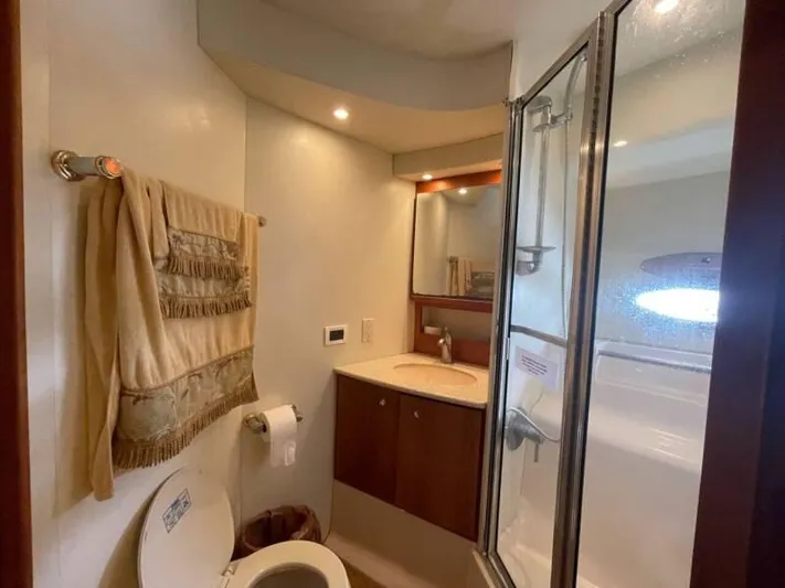  Yacht Photos Pics Bathroom interior of 2000 Silverton 453 Motor Yacht with shower and vanity.