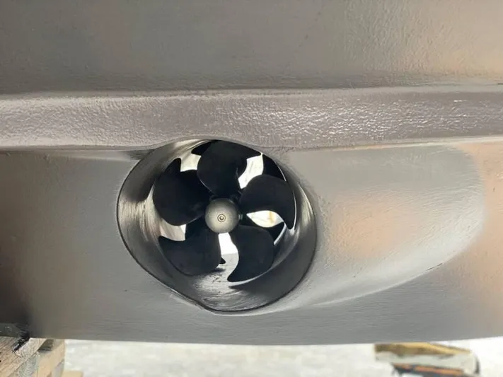  Yacht Photos Pics Bow thruster of a 2000 Silverton 453 Motor Yacht, close-up view.