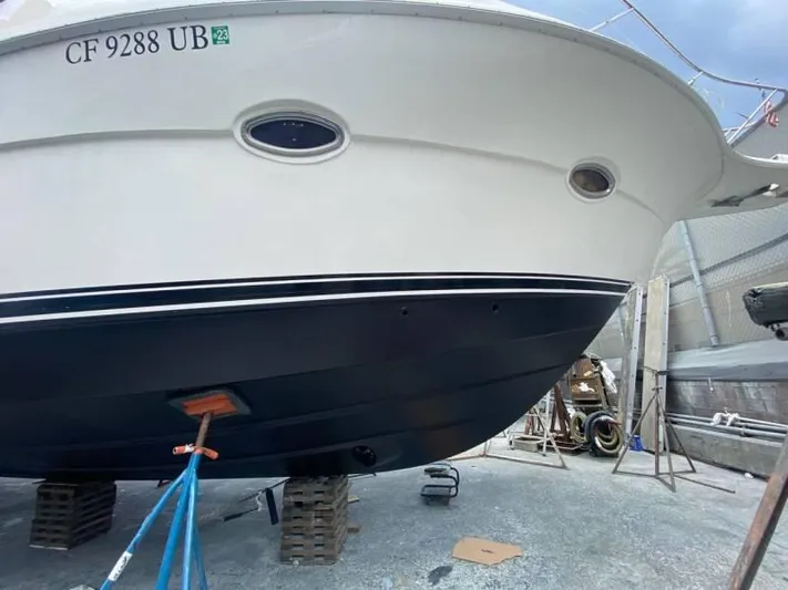  Yacht Photos Pics 2000 Silverton 453 Motor Yacht on dry dock, hull view with registration number visible.