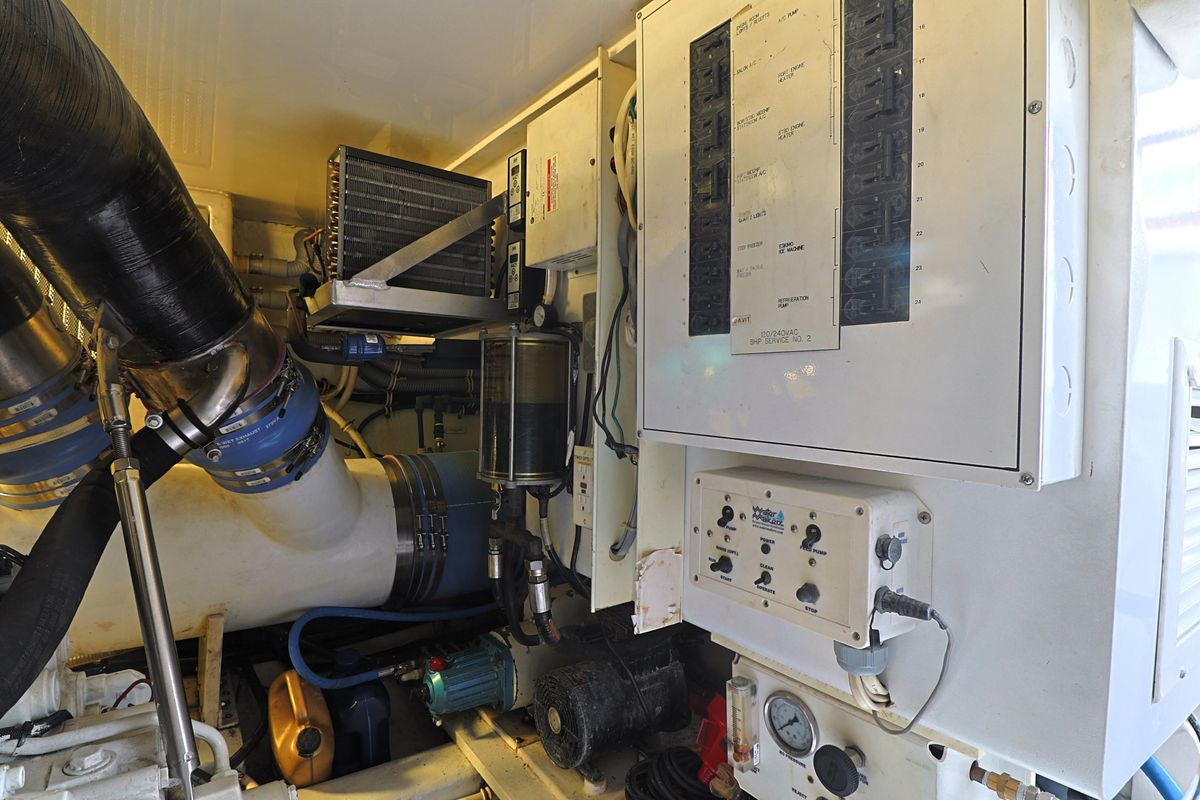 2004 Hatteras 54 
