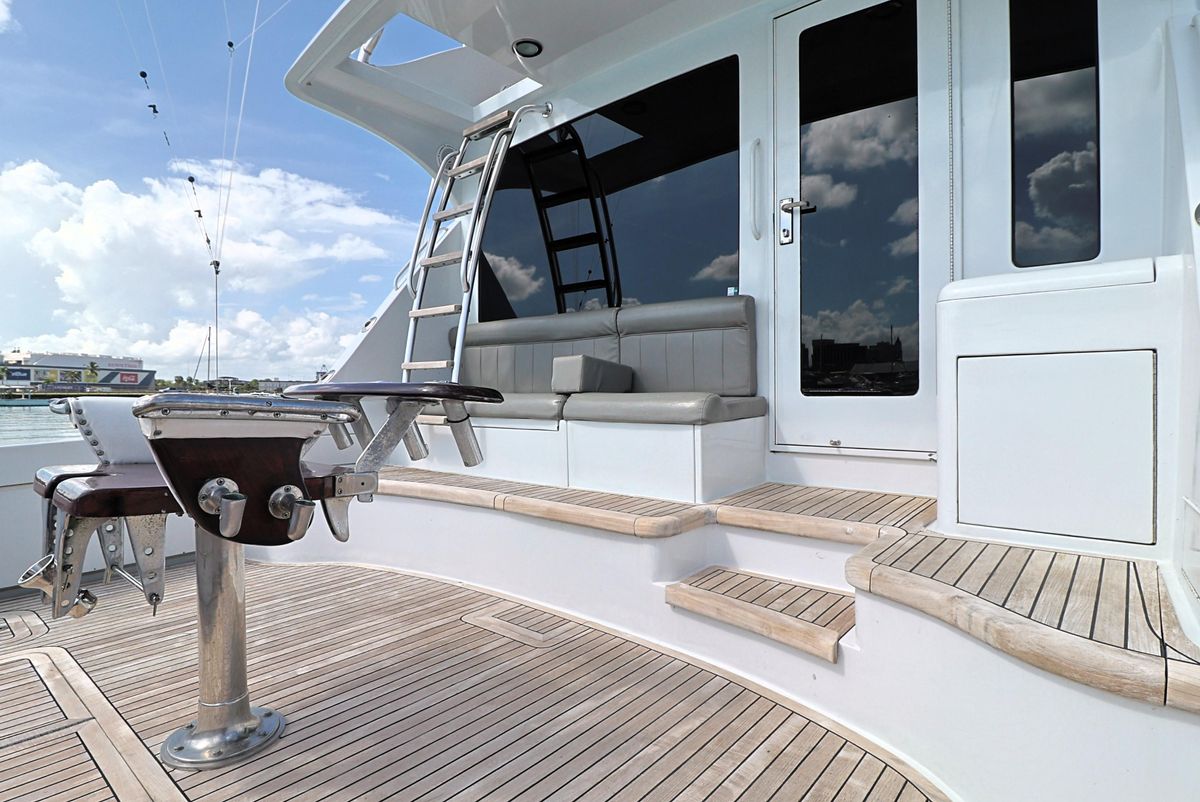 2004 Hatteras 54 
