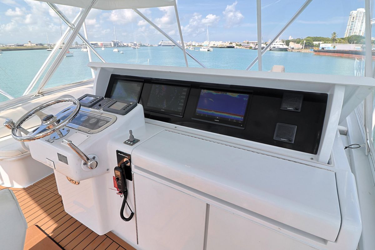 2004 Hatteras 54 