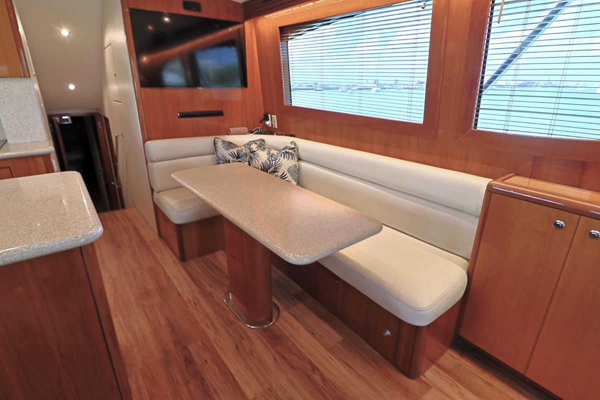 2004 Hatteras 54 