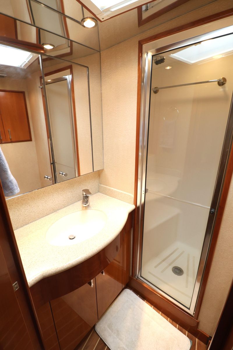 2004 Hatteras 54 