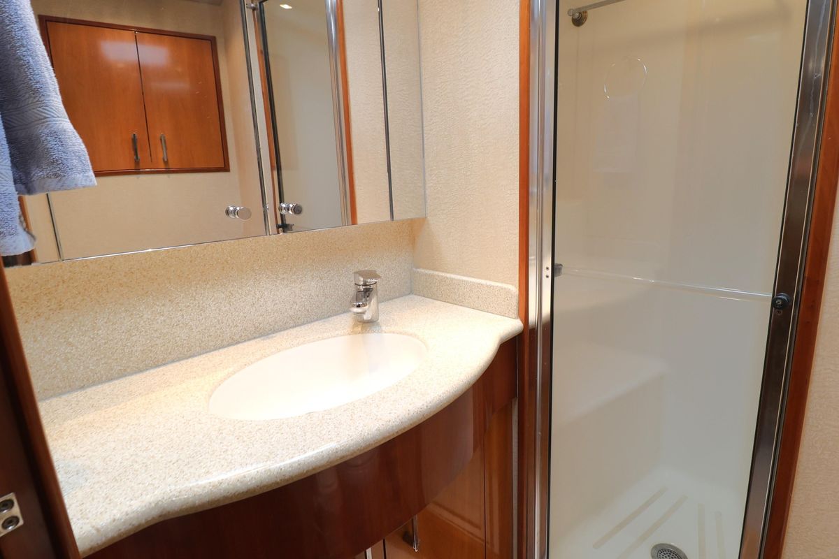 2004 Hatteras 54 
