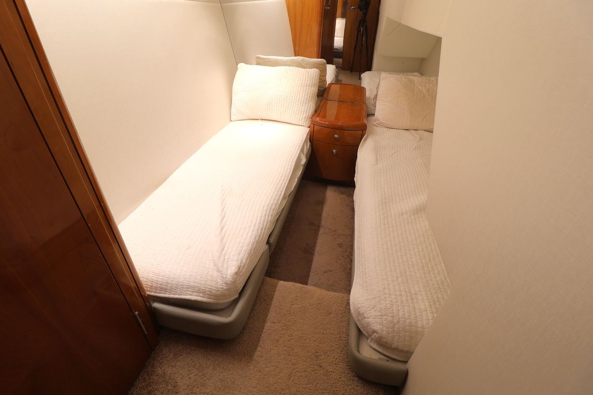 2004 Hatteras 54 