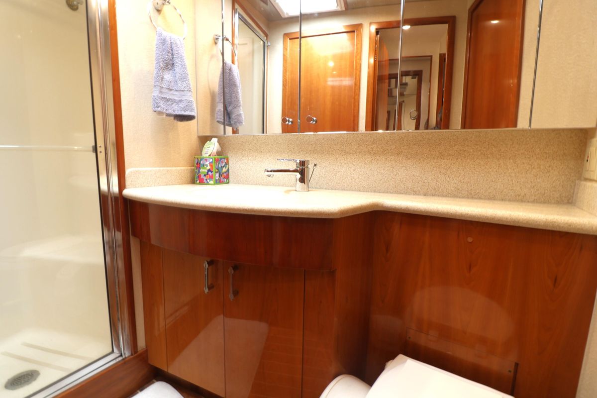 2004 Hatteras 54 
