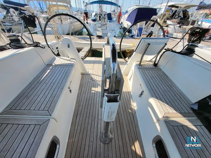  Yacht Photos Pics Hanse 400 sailboat cockpit, 2008 model, featuring dual steering wheels and wooden deck, docked at marina.