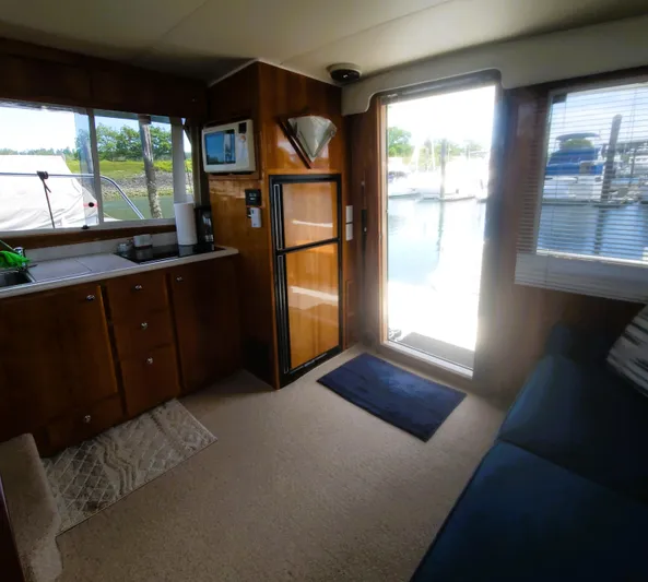 Irish Mist 11 Yacht Photos Pics Interior of 2003 Navigator 3900 Californian yacht with kitchenette and marina view.