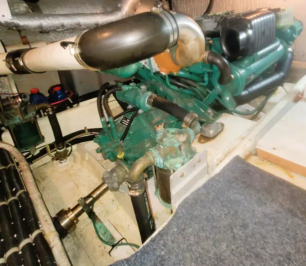 Irish Mist 11 Yacht Photos Pics Engine room of 2003 Navigator 3900 Californian yacht, showcasing mechanical components and piping.