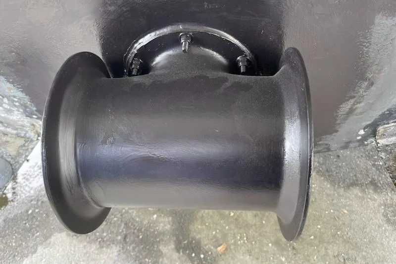 Irish Mist 11 Yacht Photos Pics Close-up of a 2003 Navigator 3900 Californian boat component, showcasing a black cylindrical part.