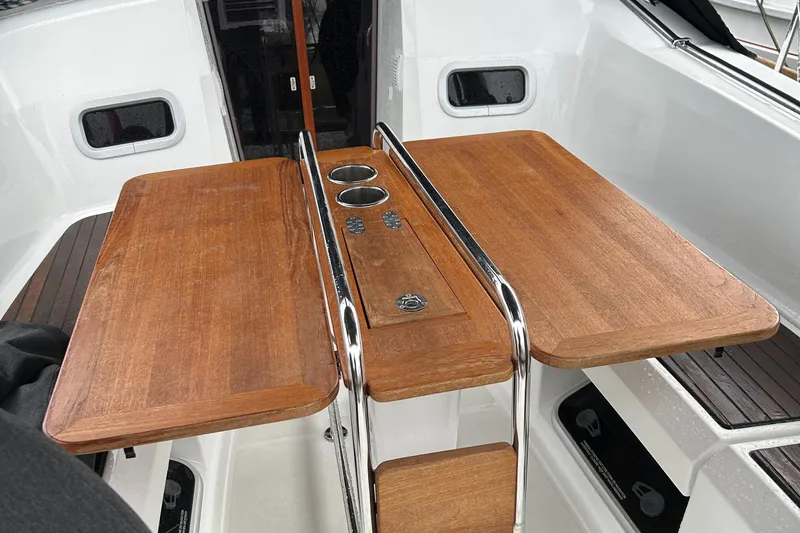 Moriah Yacht Photos Pics Wood Cockpit Table