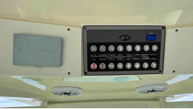 Seaduction Yacht Photos Pics Scout 33 SEADUCTION - Overhead Controls