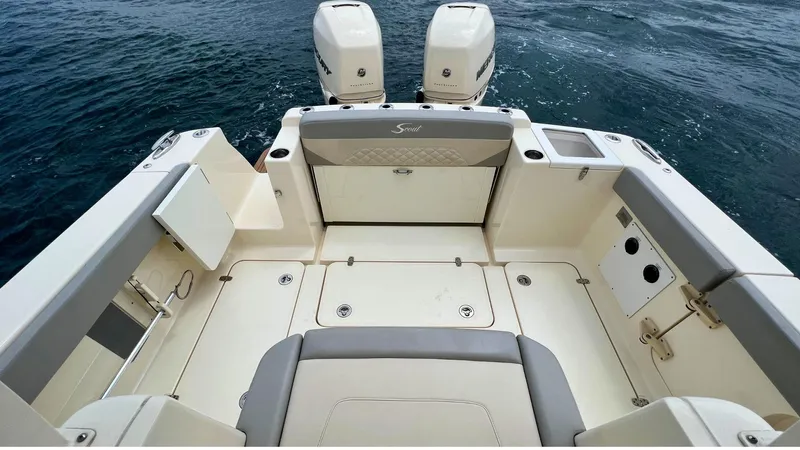 Seaduction Yacht Photos Pics Scout 33 SEADUCTION - Cockpit & Engines