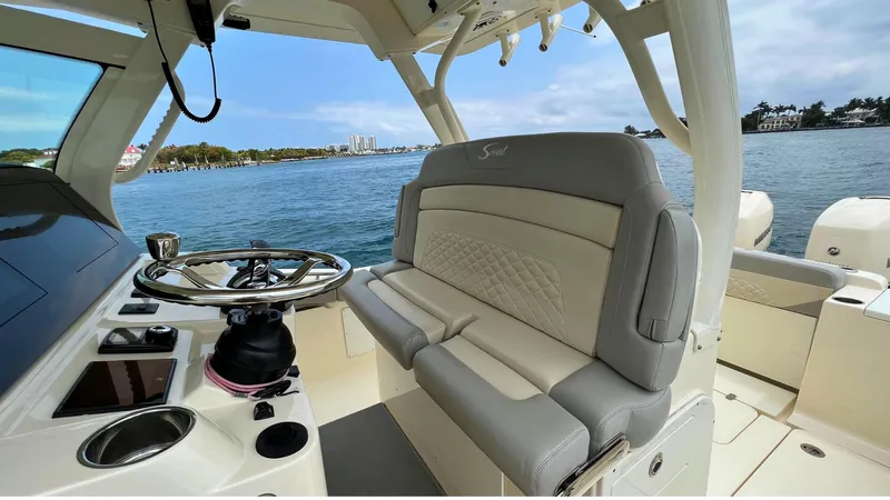 Seaduction Yacht Photos Pics Scout 33 SEADUCTION - Helm Seating