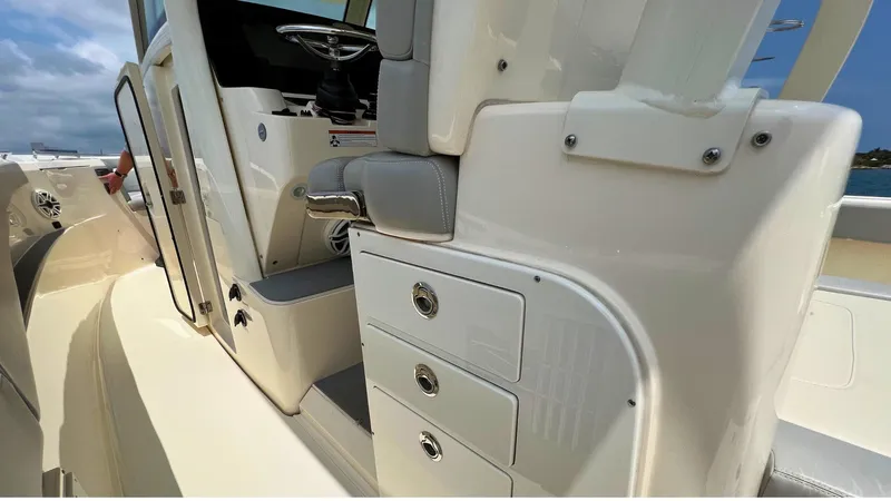 Seaduction Yacht Photos Pics Scout 33 SEADUCTION - Helm Station