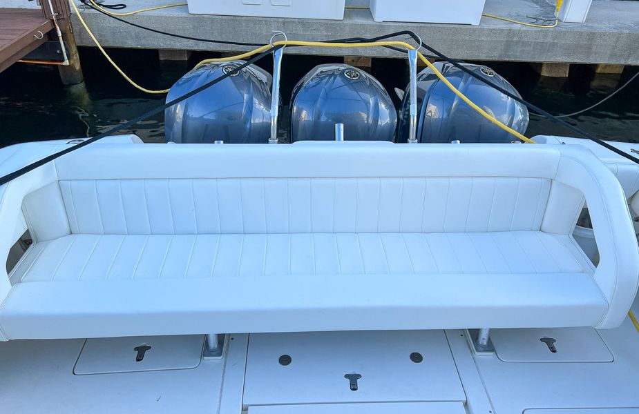 2007 Intrepid 390 Sport Yacht