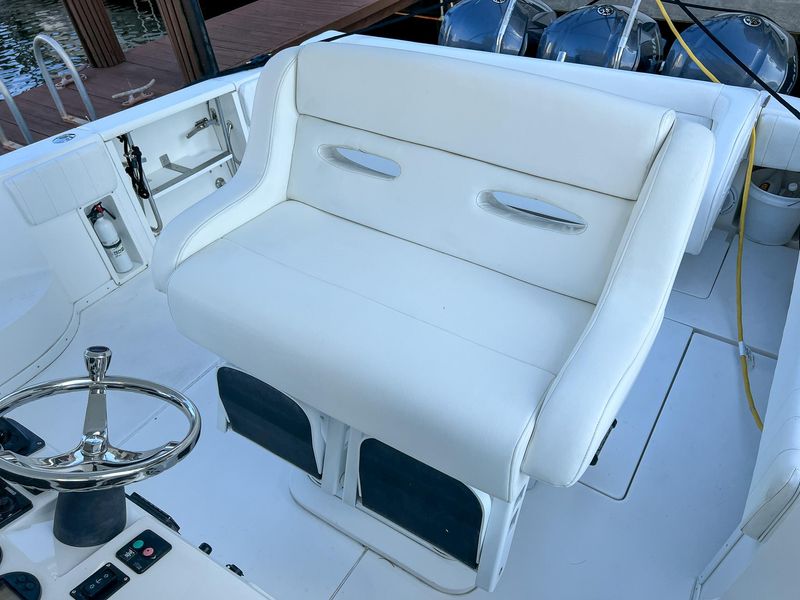 2007 Intrepid 390 Sport Yacht