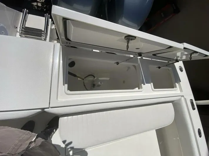  Yacht Photos Pics 2007-Regulator-29-FS