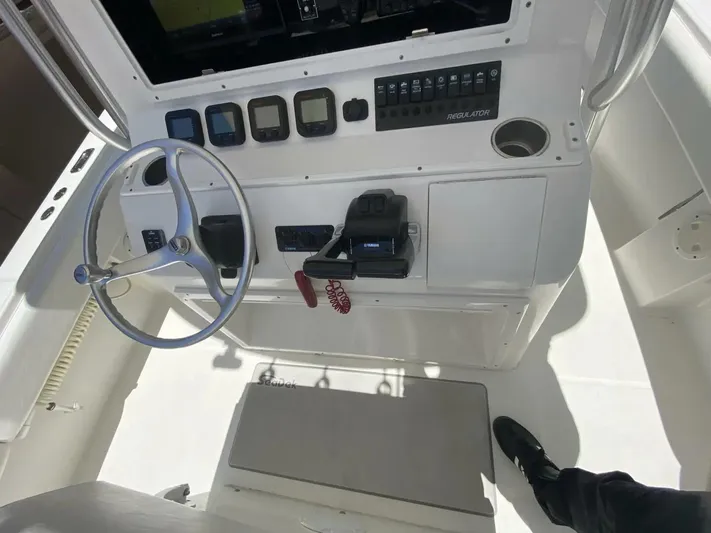  Yacht Photos Pics 2007-Regulator-29-FS