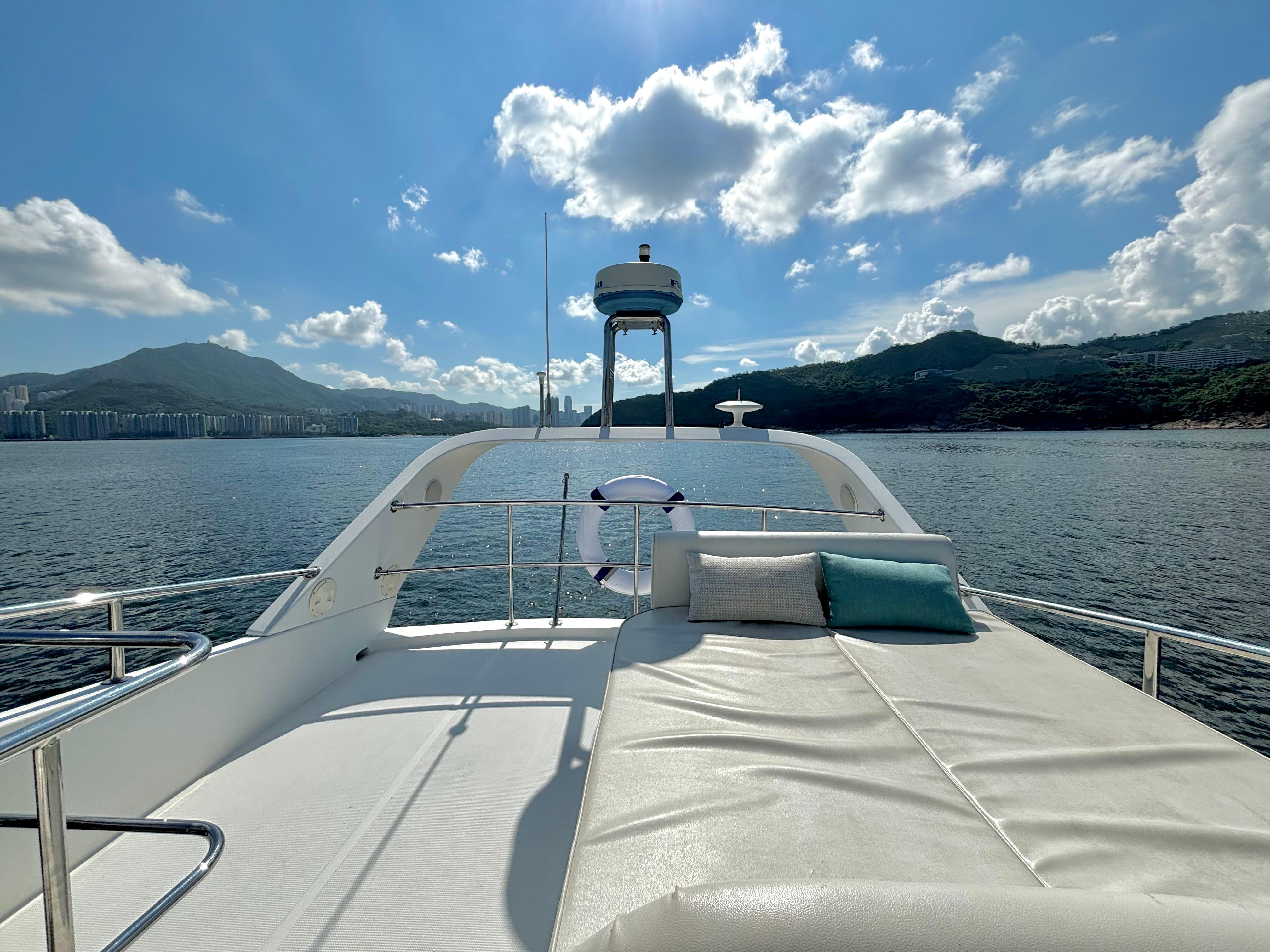 Ruby 18M - Flybridge 2